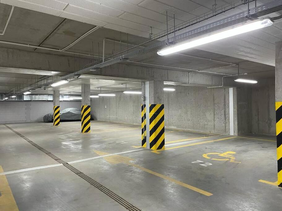 Art Marina Nad Rzeka Z Bezplatnym Parkingiem Breslávia Exterior foto