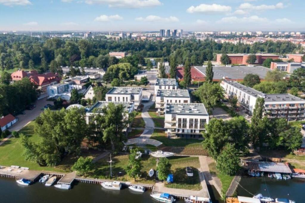 Art Marina Nad Rzeka Z Bezplatnym Parkingiem Breslávia Exterior foto